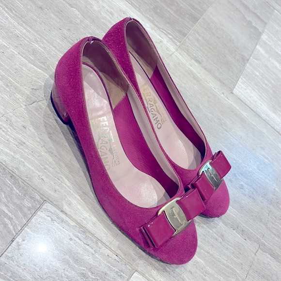 Salvatore Ferragamo Vara Bow Suede Pink Pumps. US size 4 but fits like a US 5 - Picture 2 of 6